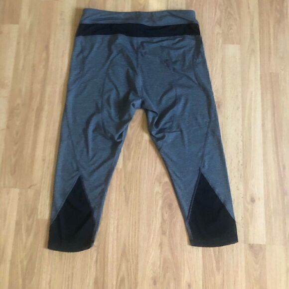 NWT ELIE TAHARI SPORT Danni Capri Leggings - Picture 7 of 7